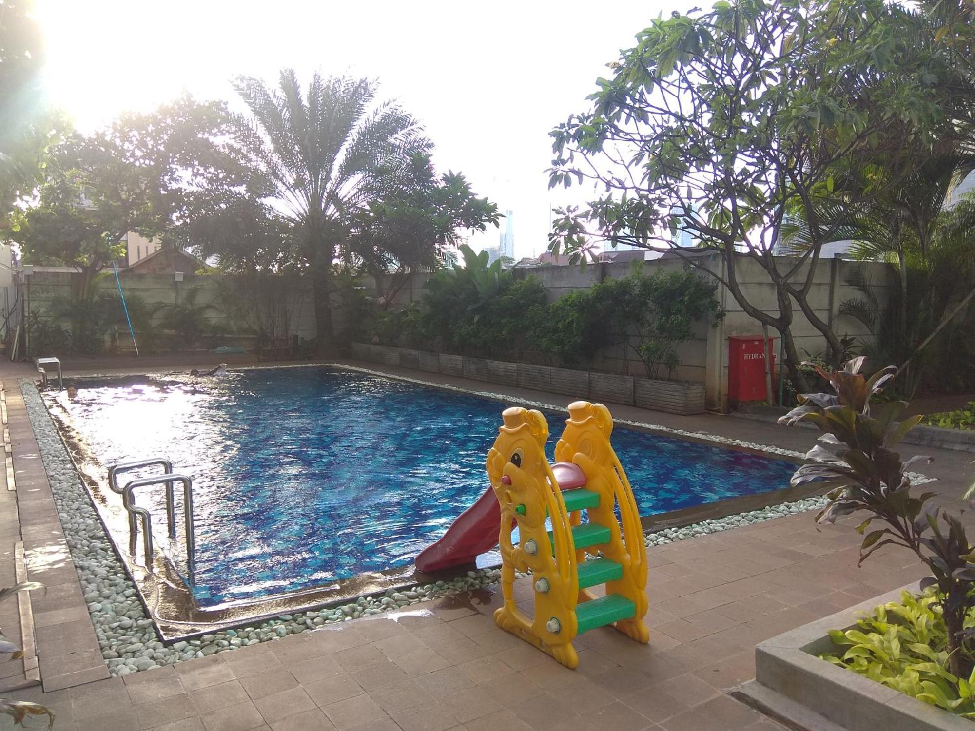 Comfort And Modern Look At Ambassade Kuningan By Travelio * Jakarta