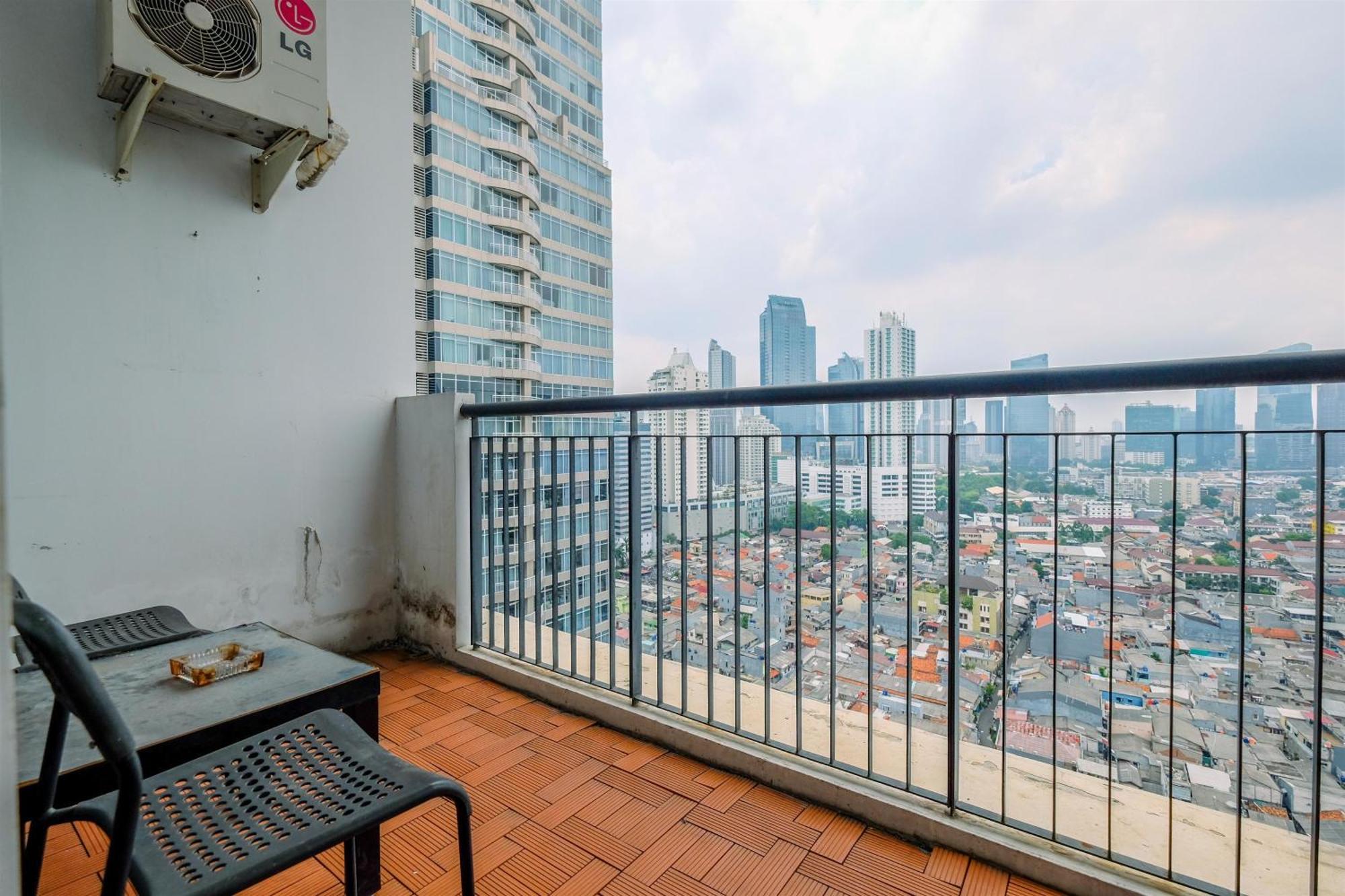 Apartemen Comfort And Modern Look At Ambassade Kuningan By Travelio