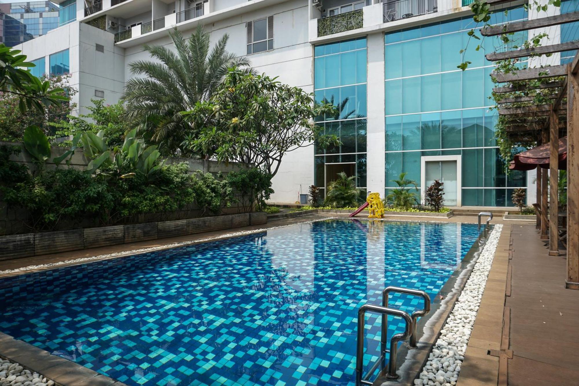 Comfort And Modern Look At Ambassade Kuningan By Travelio Jakarta