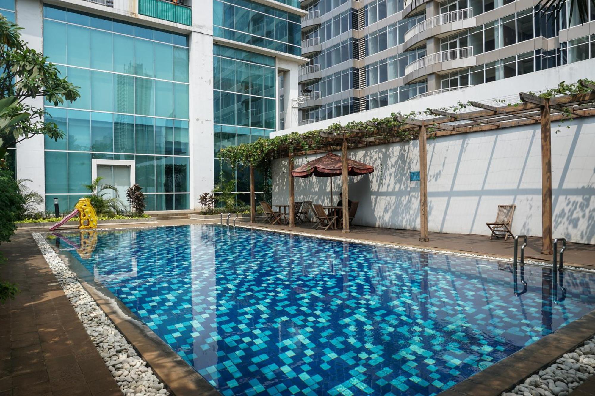 Apartemen Comfort And Modern Look At Ambassade Kuningan By Travelio